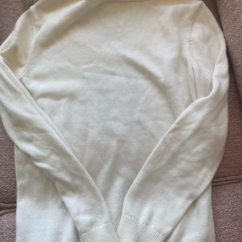 Preppy Tommy Hilfiger sweater ladies medium. - Picture 3 of 4